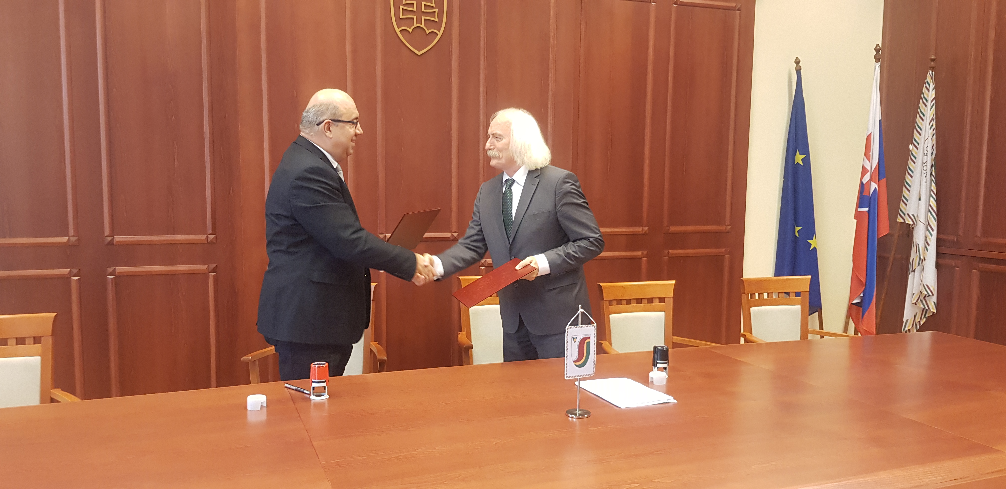 Együttműködési megállapodás a Selye János Egyetem és a Bölcsészettudományi Kutatóközpont között